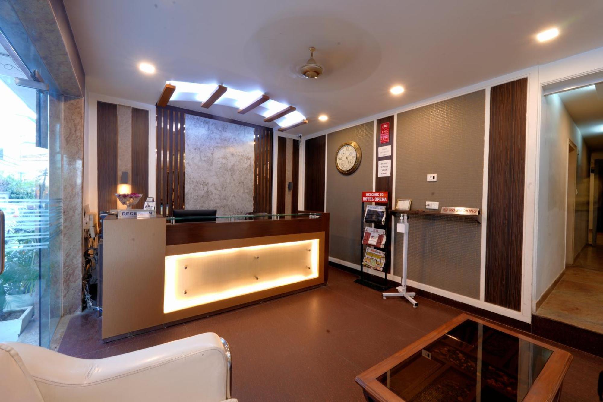 Hotel Oppera Delhi Airport Új-Delhi Kültér fotó