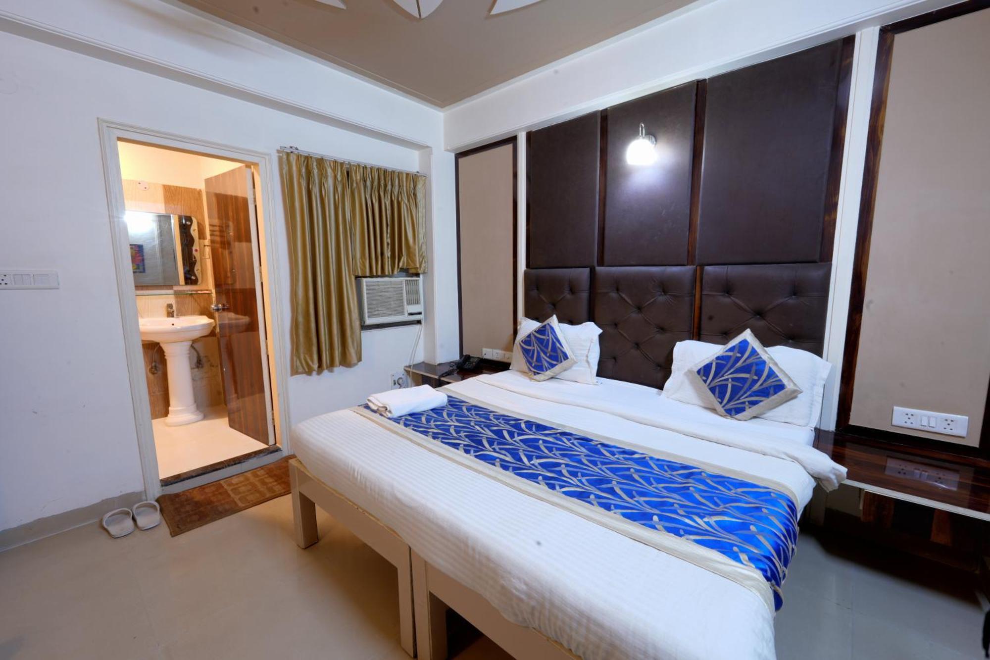 Hotel Oppera Delhi Airport Új-Delhi Kültér fotó