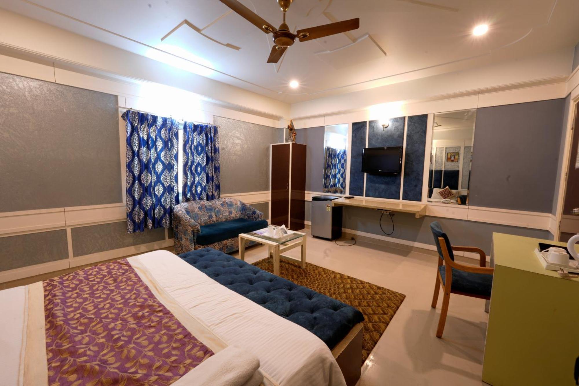 Hotel Oppera Delhi Airport Új-Delhi Kültér fotó